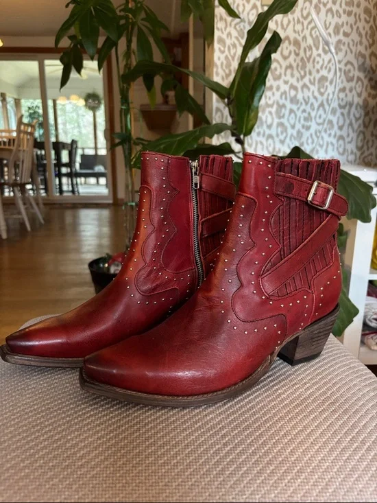 BRAND NEW freebird Red Studded Leather Ankle Boots - Picture 1 of 3